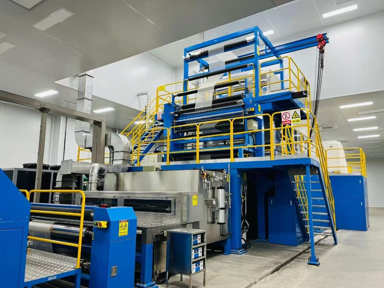 Domestic Breakthrough! Huaxia Hydrogen Completes Mass Production Line for 2.2-Meter Composite Membranes for Alkaline Electrolyzers